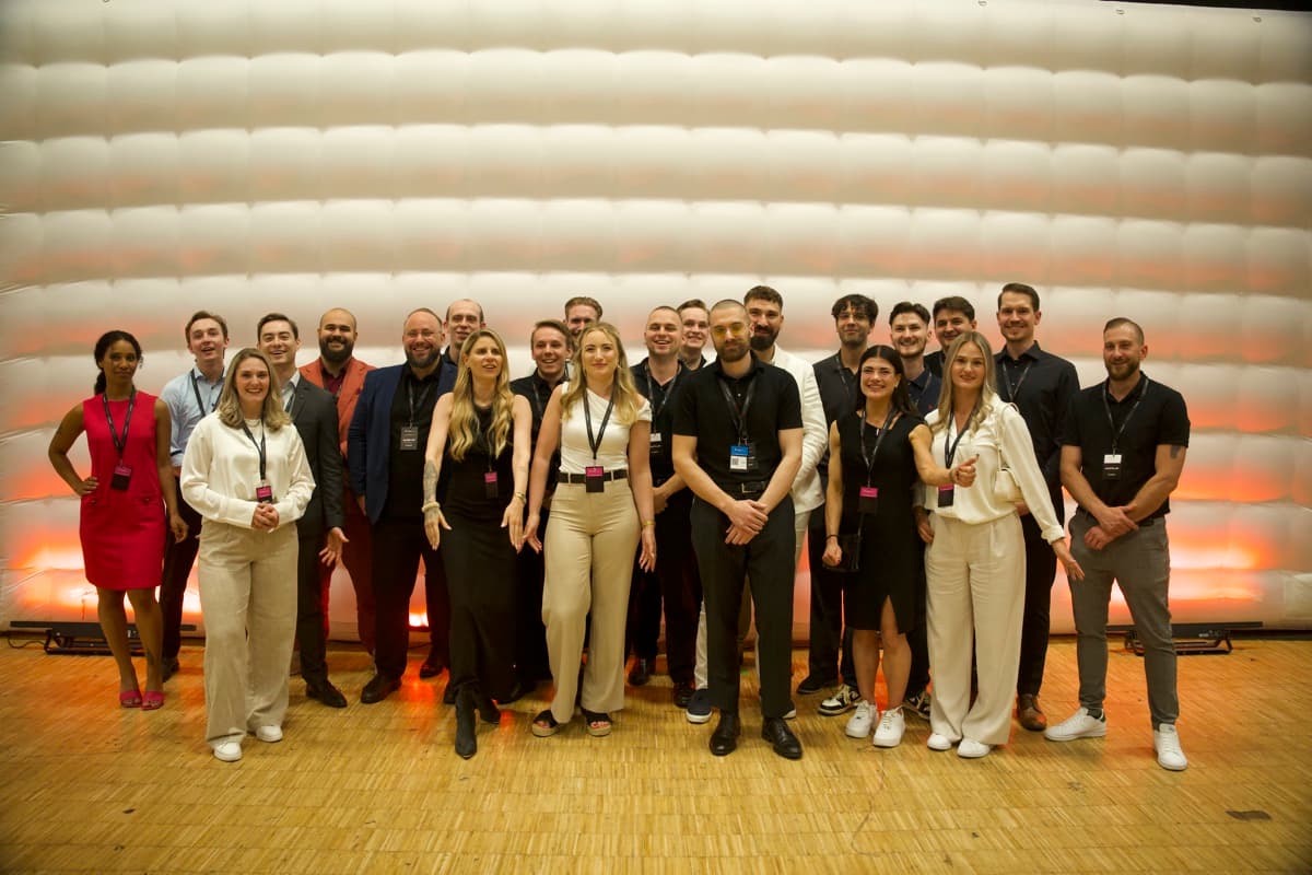 Das Team von Everlast Consulting im Büro